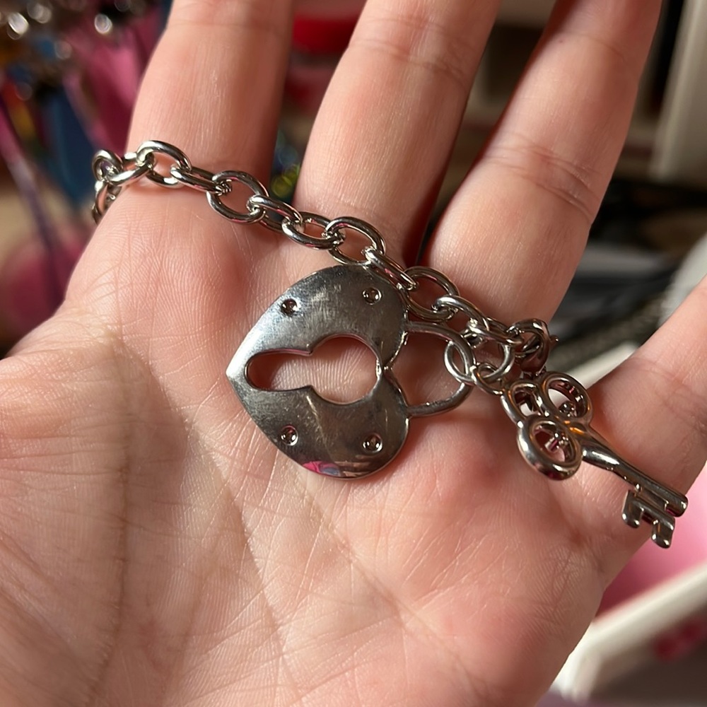 Lock and key bracket